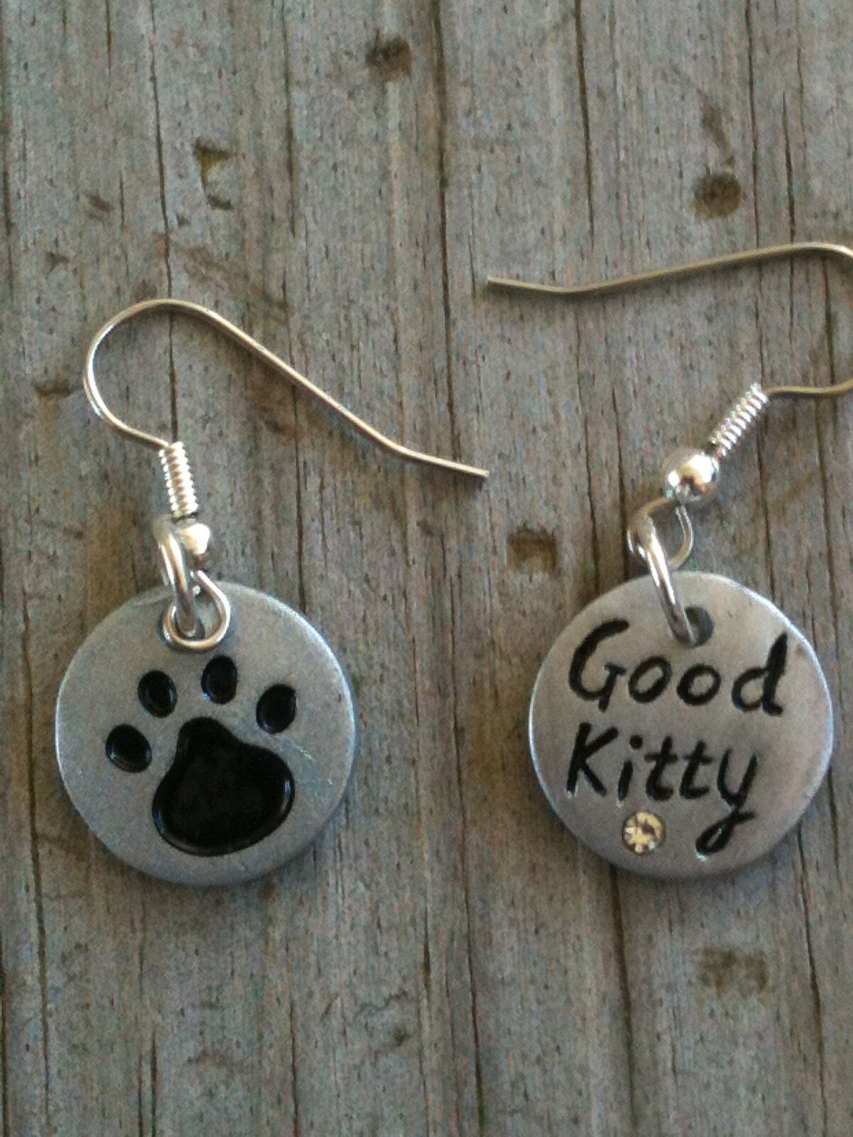 Polyresin 3-D "Good Kitty" with a Small Crystal Earrings