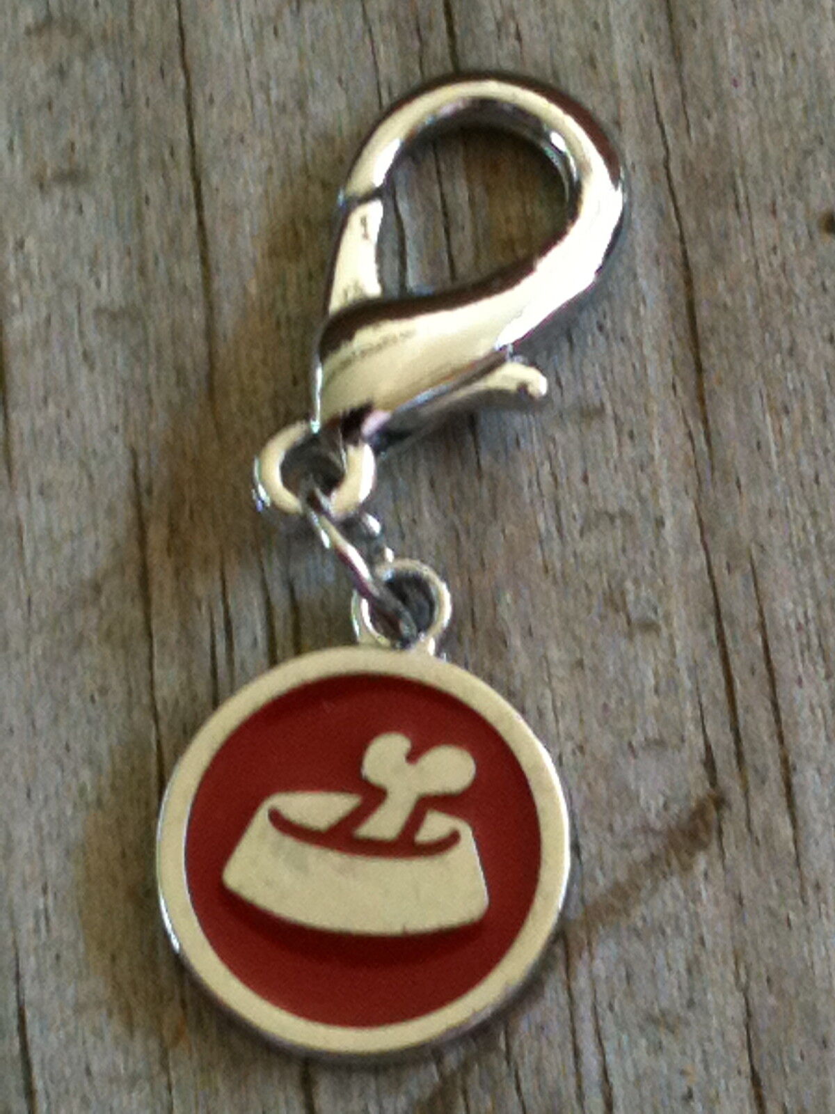 Top Quality Red Circle Dog Food Dish Enameled Dog Collar Charm / Zipper pull