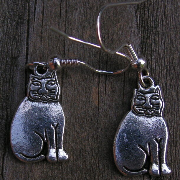 Pewter Smooth Sitting Fat Cat Earrings